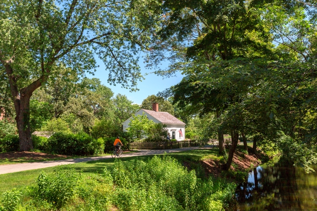 Blackstone canal outside of the Wilbur Kelly House