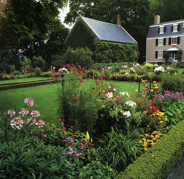 The gardens located at Old House at Peace field.
