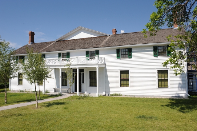 A front view of the ranch house.