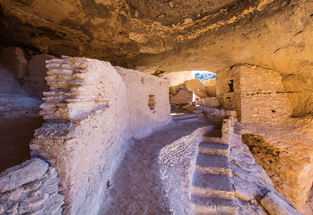 Cliff Dwellings walls and rooms with narrow catwalk