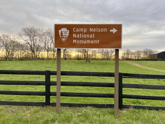NPS Directional Sign at Camp Nelson National Monument